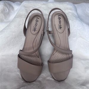 Life Stride Women's Beige Yasmine Sandals Size 9 1/2